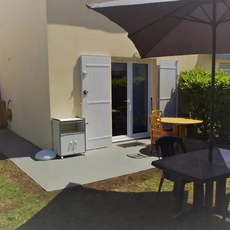 Holiday home Charmante Maison De Proche Commerces Avec Piscine Et Wifi Gratuit